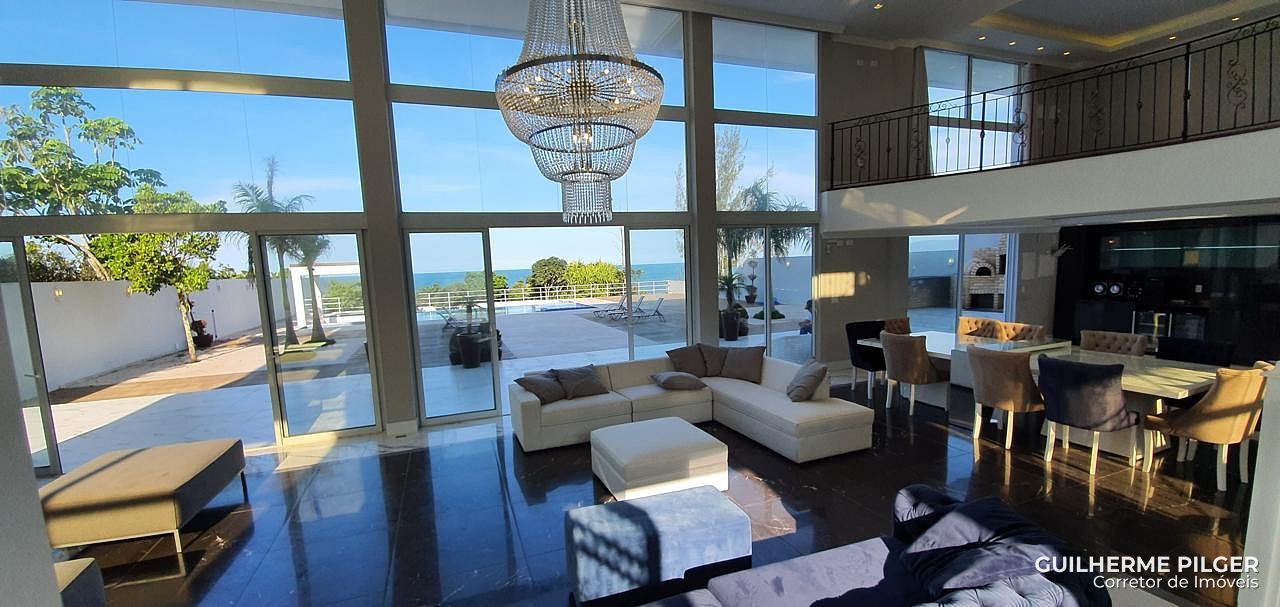 Casa frente mar na Praia do Estaleirinho em Balneário Camboriú