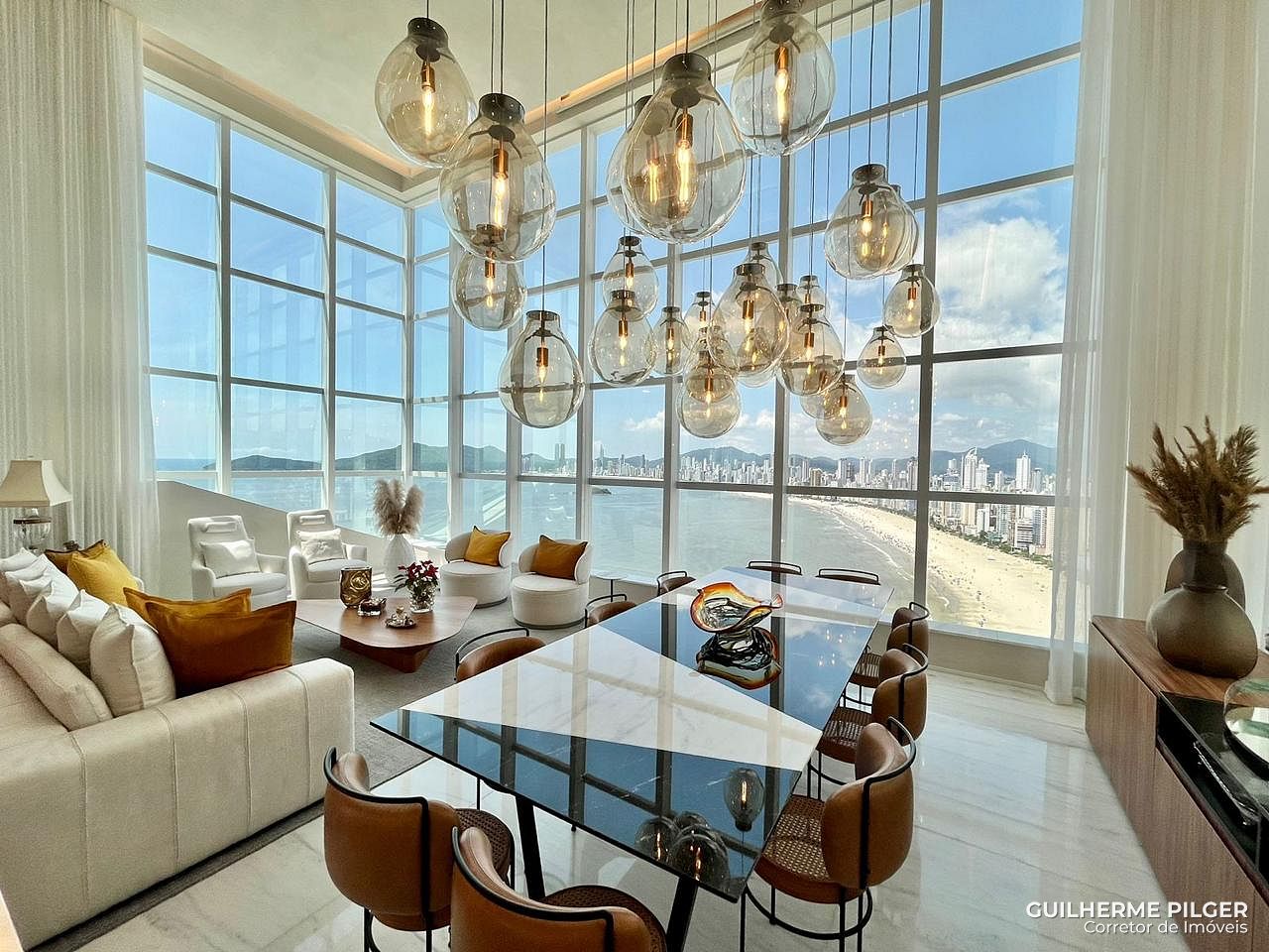 Cobertura Duplex no Ed. Sky Tower em Balneário Camboriú de frente para o mar