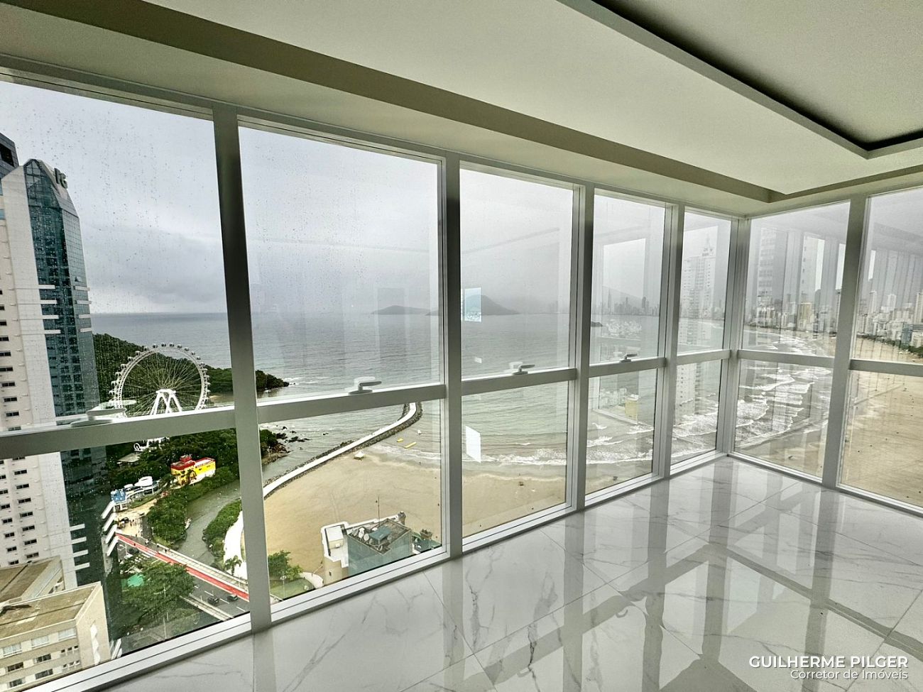 Apartamento no Ed. Skyline Tower  em Balneário Camboriú