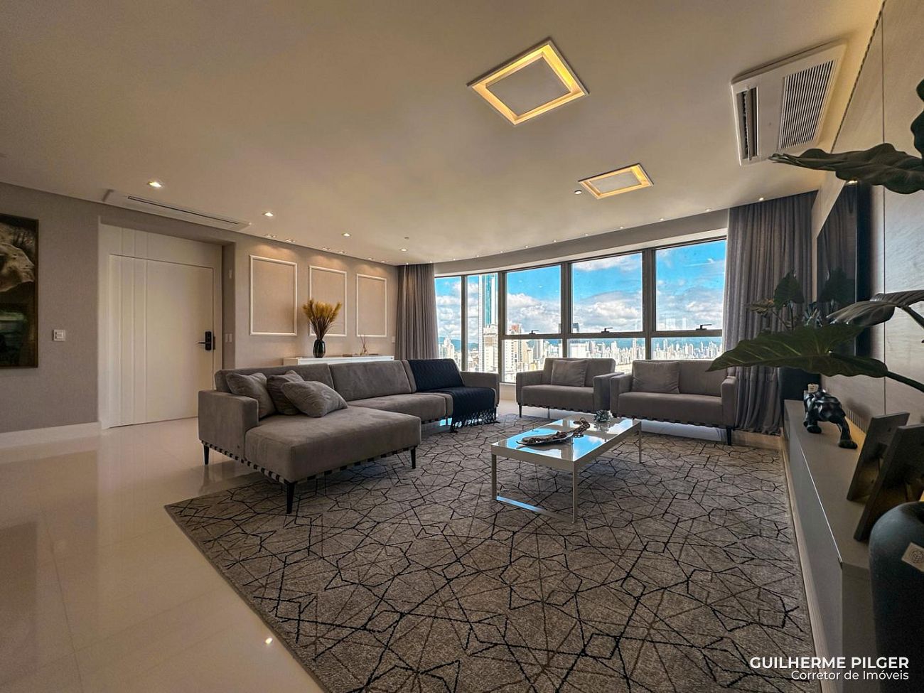 Apartamento no Ed. Yachthouse by Pininfarina na Barra Sul em Balneário Camboriú