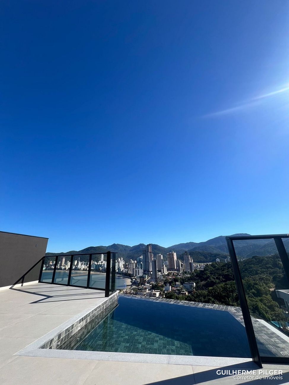 Casa no Canto da Praia em Itapema