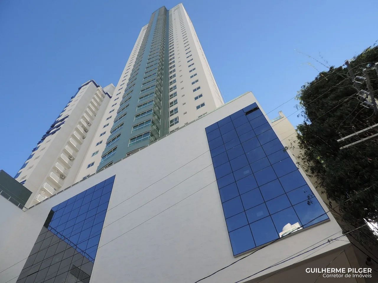 Apartamento no Ed. Império das Ondas em Balneário Camboriú