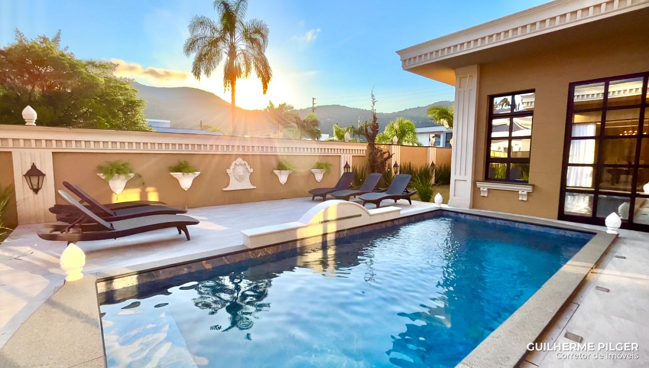 Casa no Condomínio Chácara Flora em Itapema