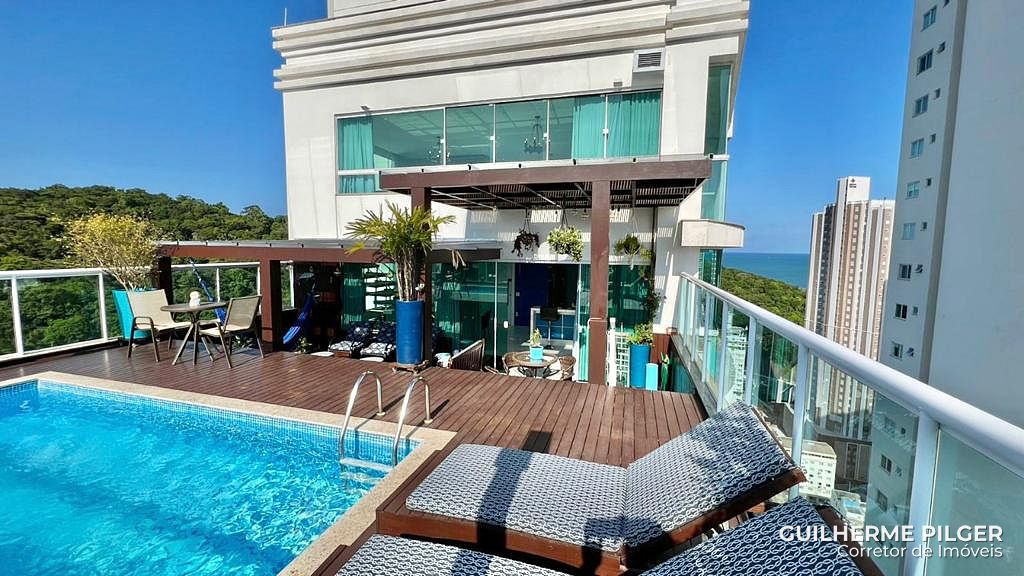 Cobertura triplex perto do mar no Ed. Ocean Tower em Balneário Camboriú