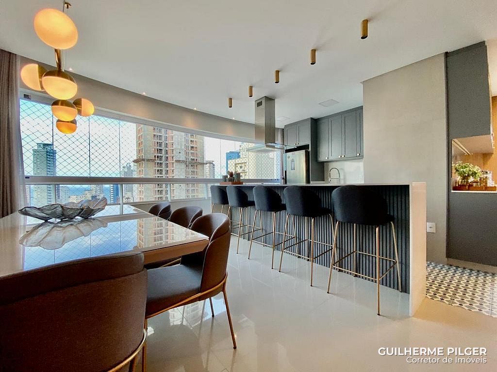 Apartamento no Ed. Porto da Barra em Balneário Camboriú