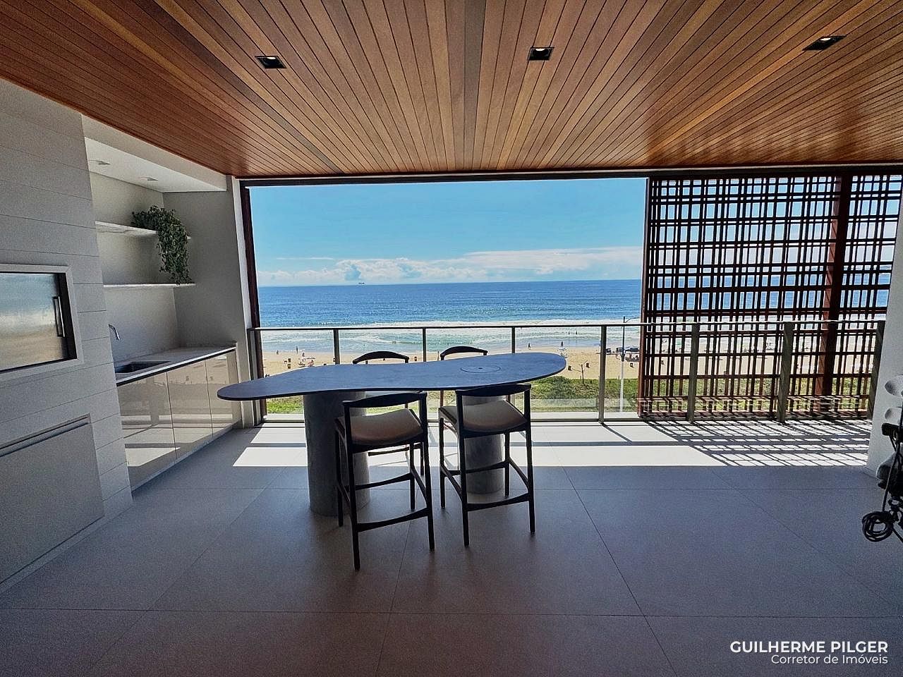 Apartamento no Ed. Tirreno Residenziale na Praia Brava de Itajaí