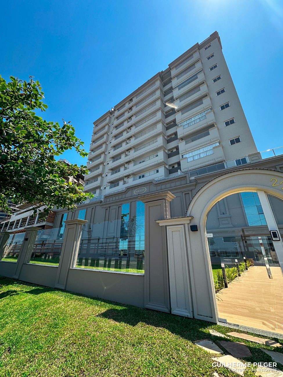 Apartamento no Ed. Château de Florence em Itapema