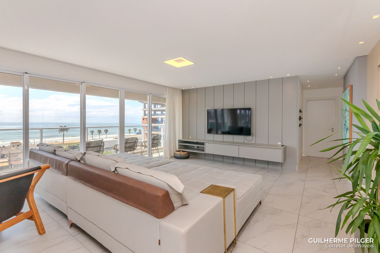 Apartamento no Ed. Brava Arts by Romero Britto na Praia Brava