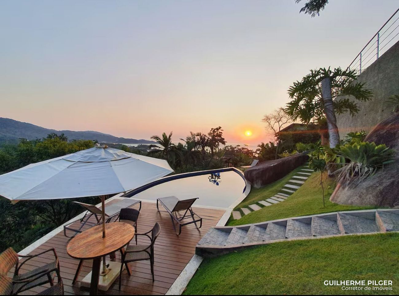 Casa na praia do Estaleiro em Balneário Camboriú