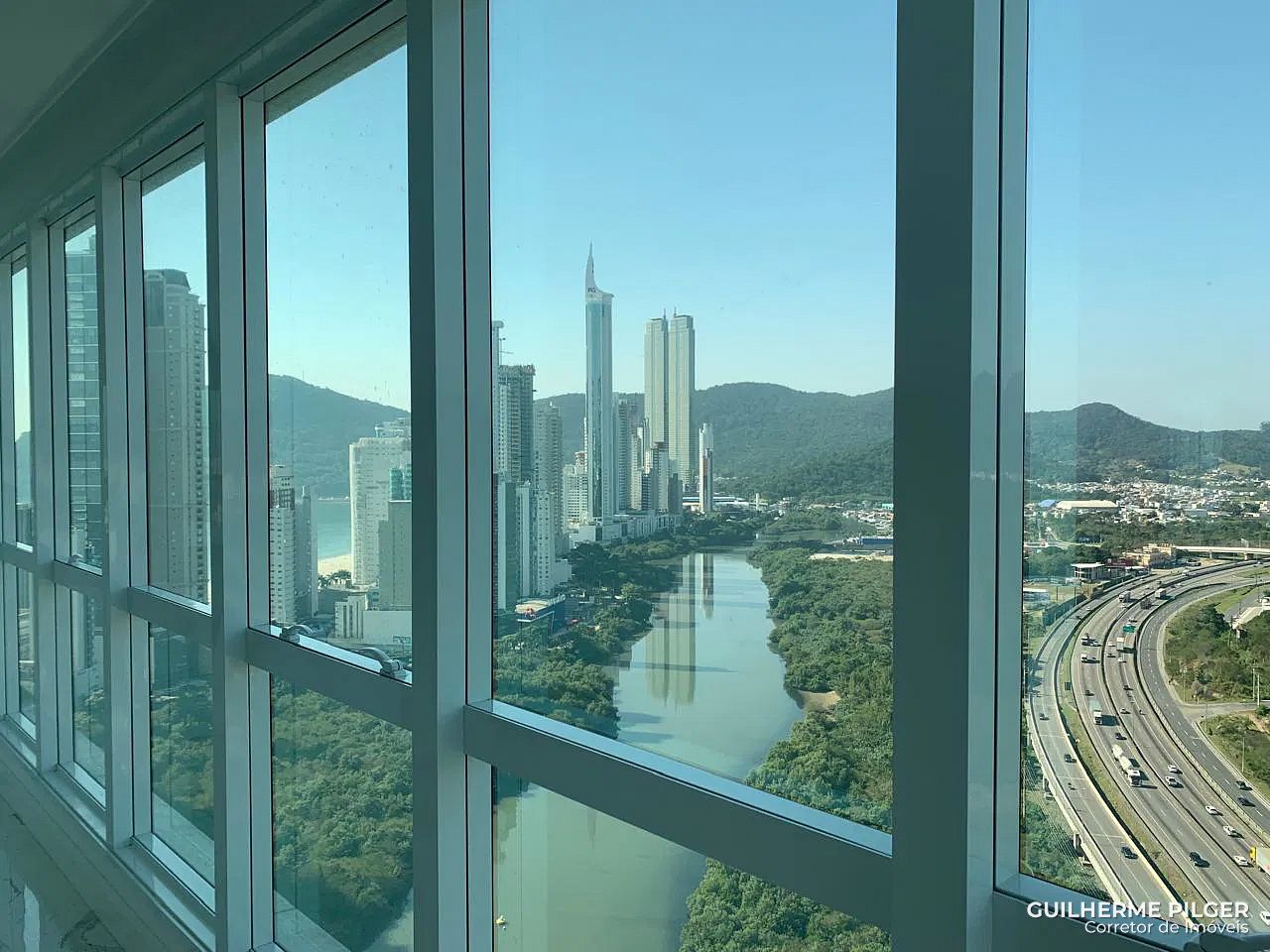 Apartamento no Ed. Marina Beach na Barra Sul de Balneário Camboriú