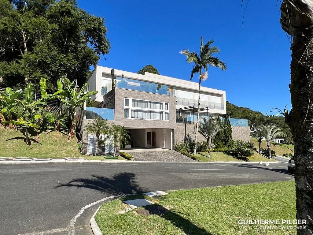 Casa Triplex no Condomínio Residencial Bella Vista em Balneário Camboriú