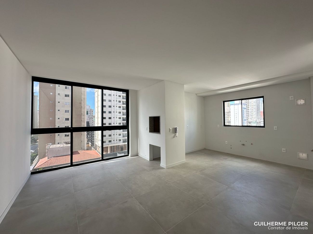 Apartamento à venda no Edifício Farol de Valença no Centro de Balneário Camboriú