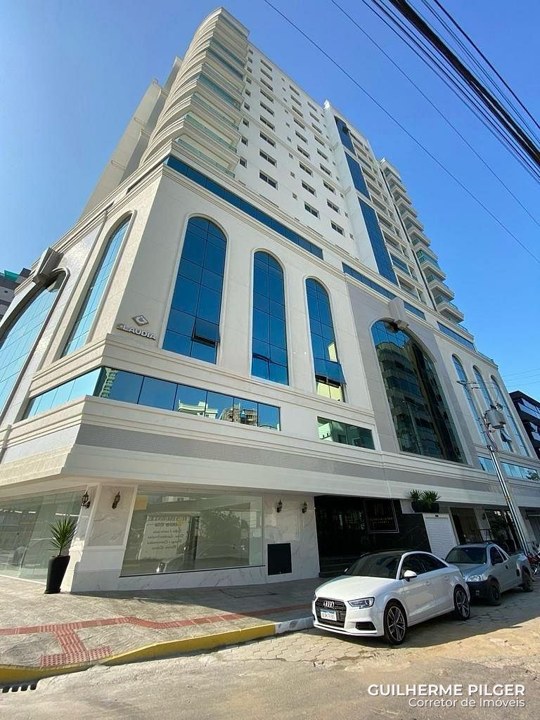 Apartamento no Edifício Arnou T. de Melo no Centro de Itapema