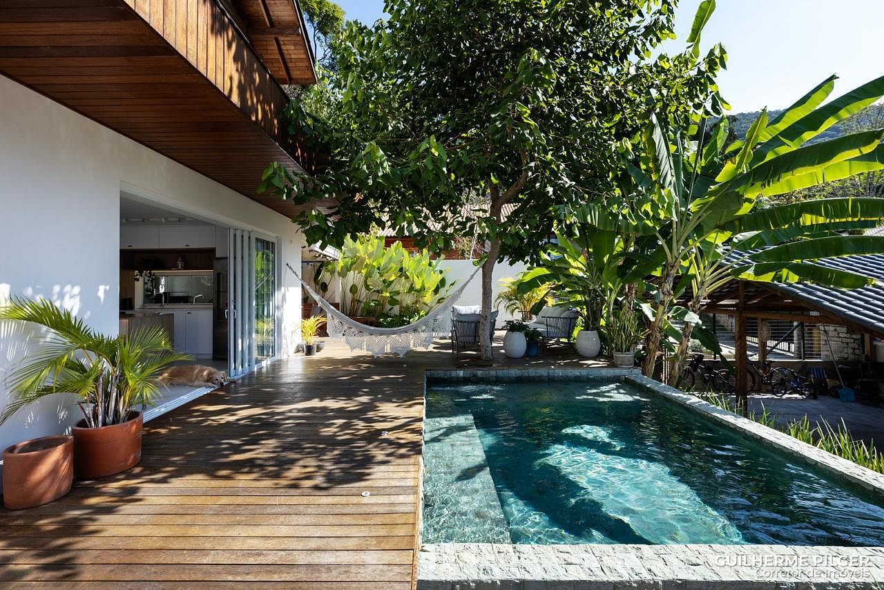 Casa à venda na Praia de Taquaras em Balneário Camboriú