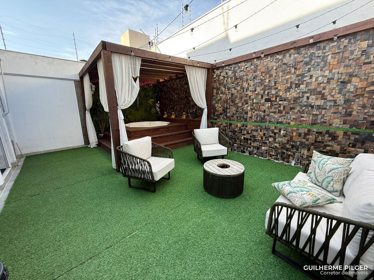 Casa Triplex na Praia dos Amores em Balneário Camboriú