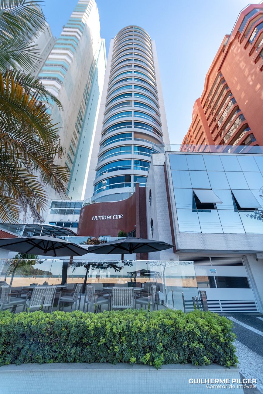 Apartamento no Ed. Number One em Balneário Camboriú