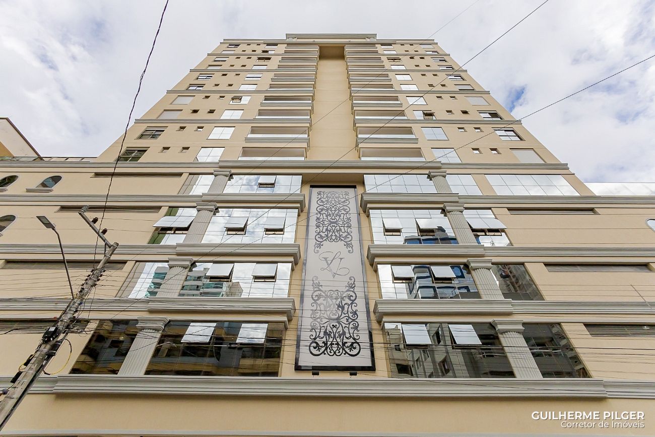 Apartamento no Ed. Ville de Lyon em Meia Praia - Itapema/SC