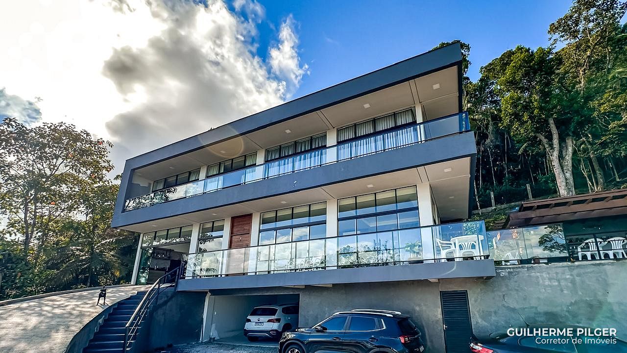 Casa Alto Padrão em Itapema/SC