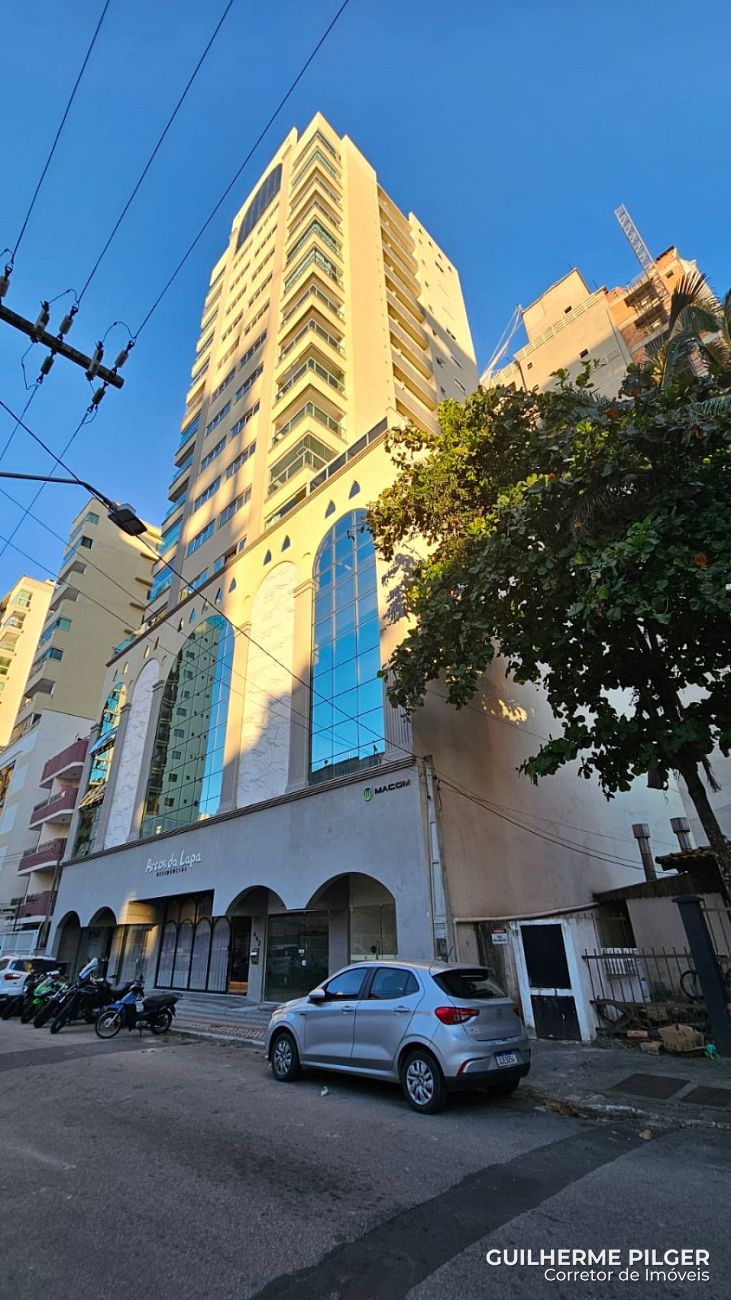 Apartamento no Ed. Arcos da Lapa em Meia Praia - Itapema
