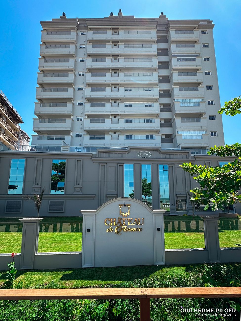 Apartamento no Ed. Château de Florence em Itapema