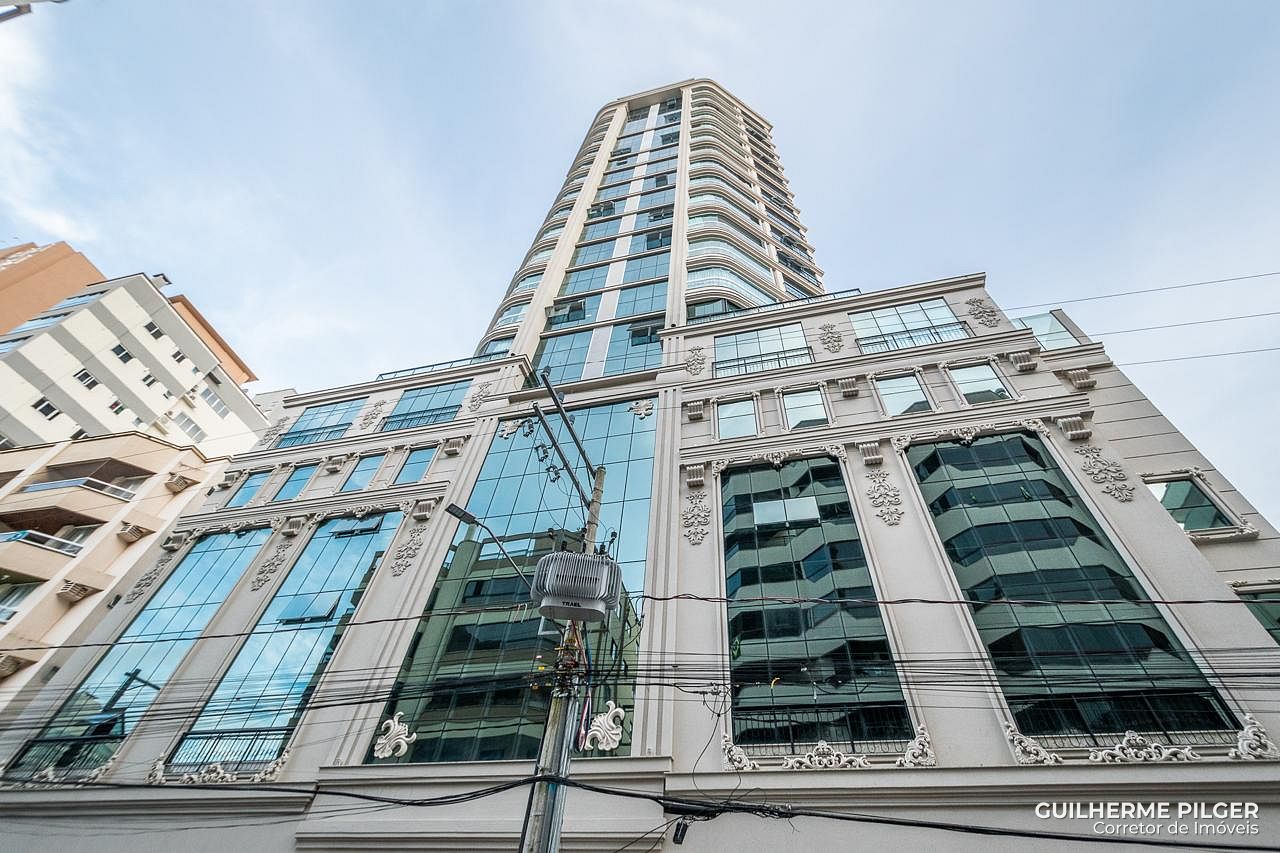 Apartamento no Ed. Toulon Palace Residence em Itapema