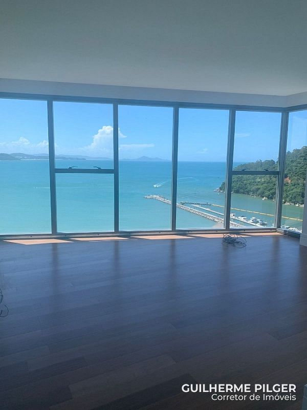 Apartamento no Ed. Pharos na Barra Sul em Balneário Camboriú