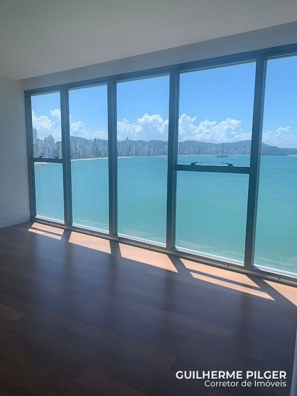 Apartamento no Ed. Pharos na Barra Sul em Balneário Camboriú