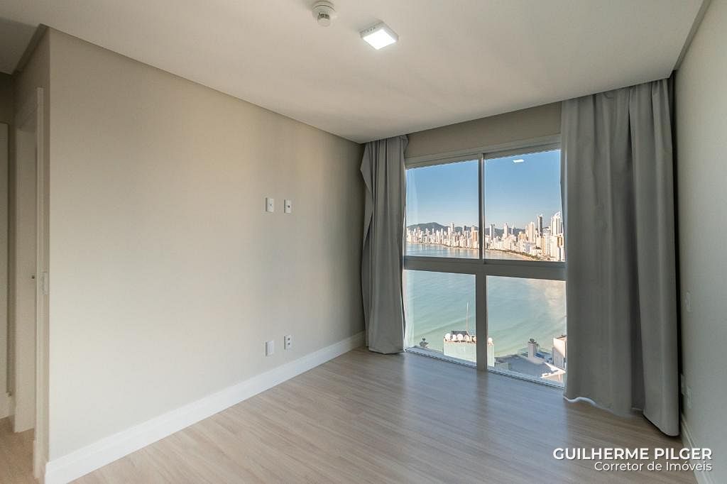 Apartamento com Vista para o Mar no Ed Infinity Coast em Balneário Camboriú