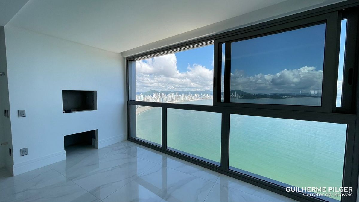 Apartamento no Ed. Pharos na Barra Sul em Balneário Camboriú