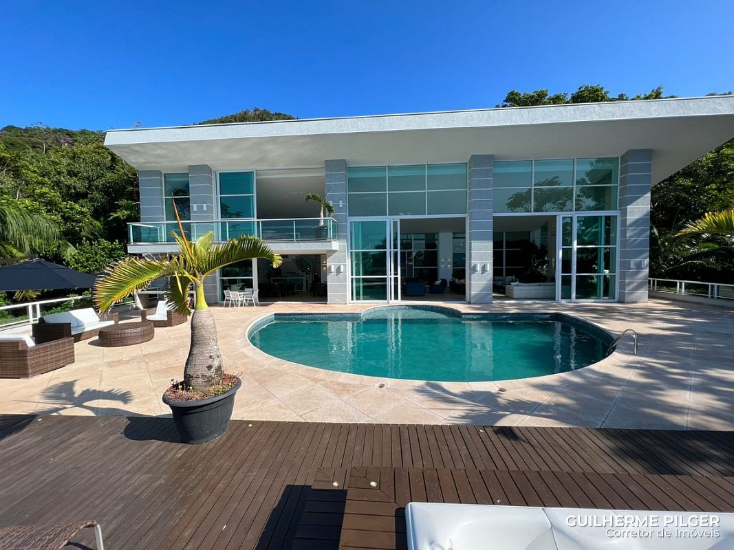 Casa com vista para o mar no Condomínio Horizontal Costa Azul em Balneário Camboriú