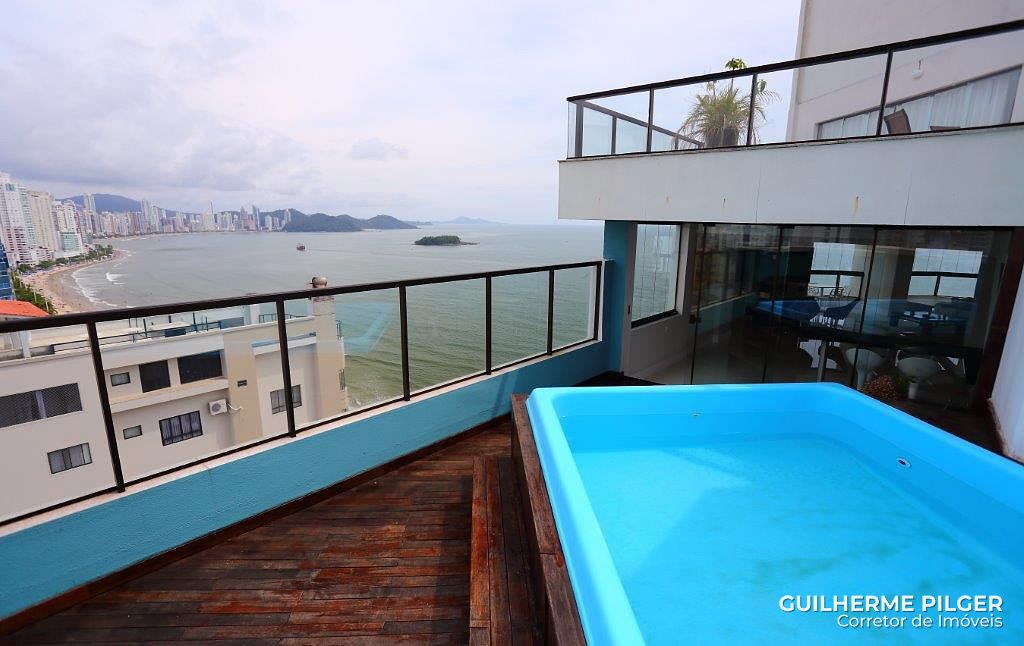 Cobertura Duplex frente mar no Ed. Ilha de Itacuruca em Balneário Camboriú