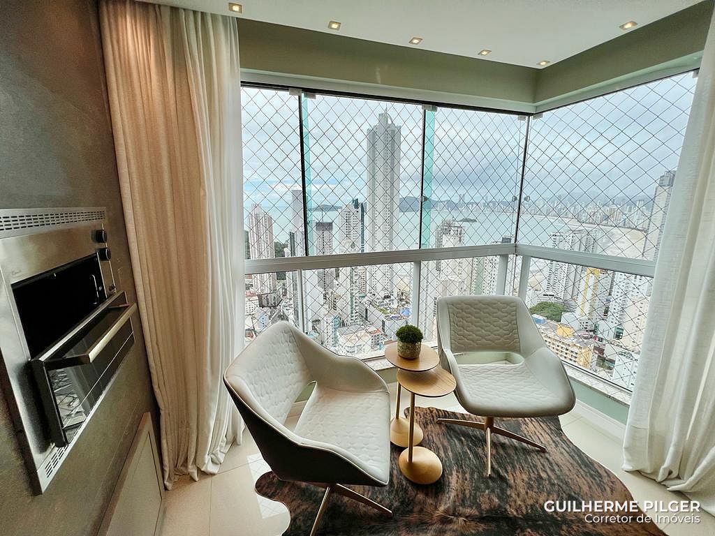 Apartamento no Ed. Império das Ondas em Balneário Camboriú