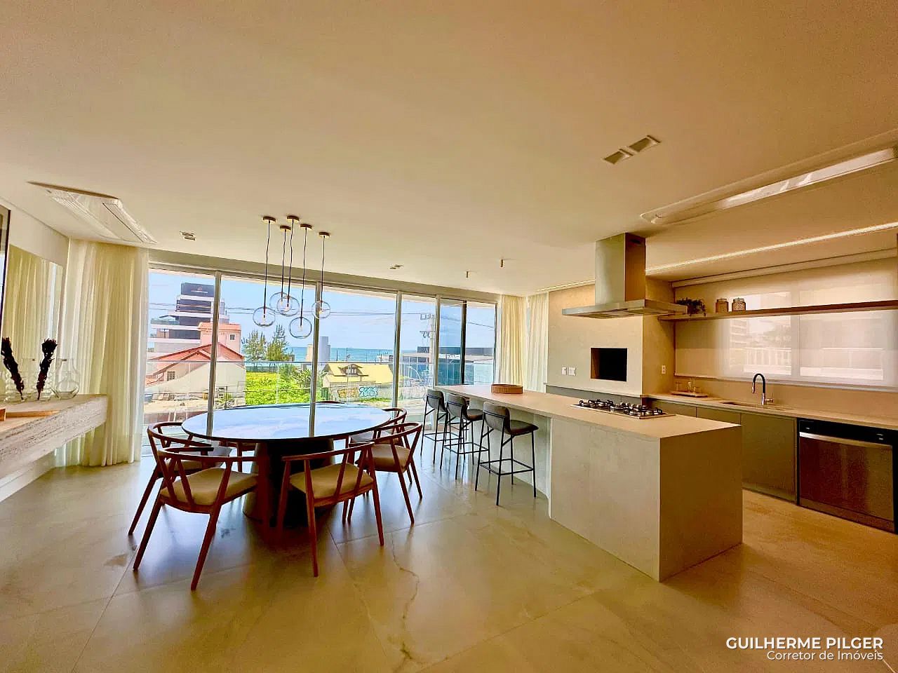 Apartamento no Ed. Le Blanc na Praia Brava