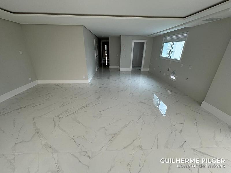 Apartamento no Ed. Skyline em Balneário Camboriú — foto 9