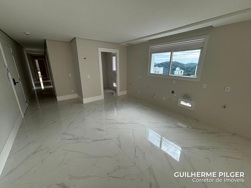 Apartamento no Ed. Skyline em Balneário Camboriú — foto 8