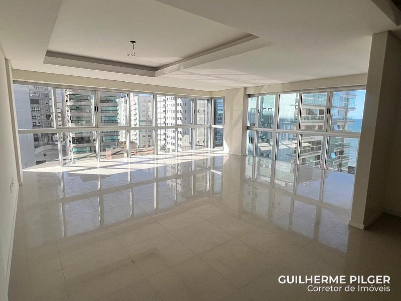 Apartamento no Ed. Ocean Towers na Meia Praia em Itapema 1