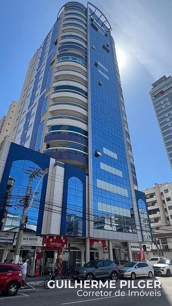 Apartamento no Ed. Mount Everest na Meia Praia em Itapema 1