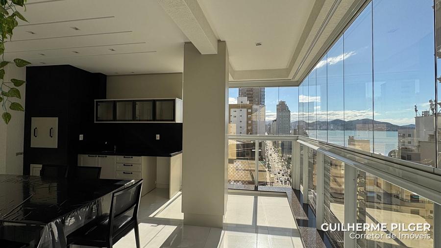 Apartamento no Ed. Mariana Palace na Meia Praia em Itapema 1