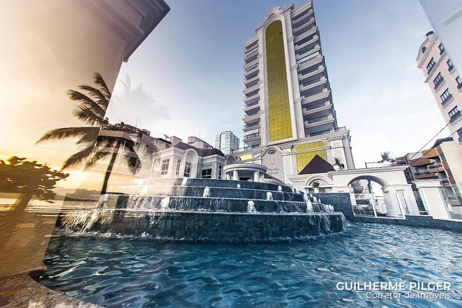 Apartamento no Ed. Magnifique Imperiale na Meia Praia em Itapema 1