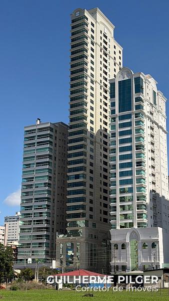Apartamento no Ed. Pal�cio Triunfo na Meia Praia em Itapema 1