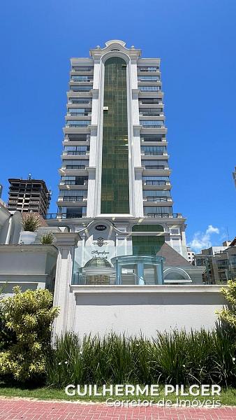 Apartamento no Ed. Magnifique Imperiale na Meia Praia em Itapema 1