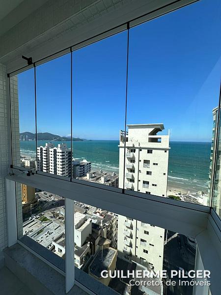 Apartamento no Ed. Place Vendome na Meia Praia em Itapema 1