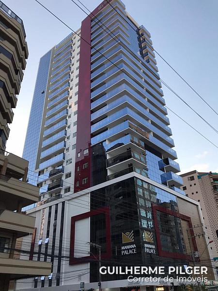 Apartamento no Ed. Mariana Palace na Meia Praia em Itapema 1