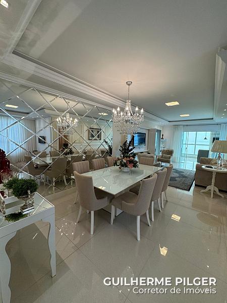 Apartamento no Ed. Le Lis Blanc Residence na Meia Praia em Itapema 1