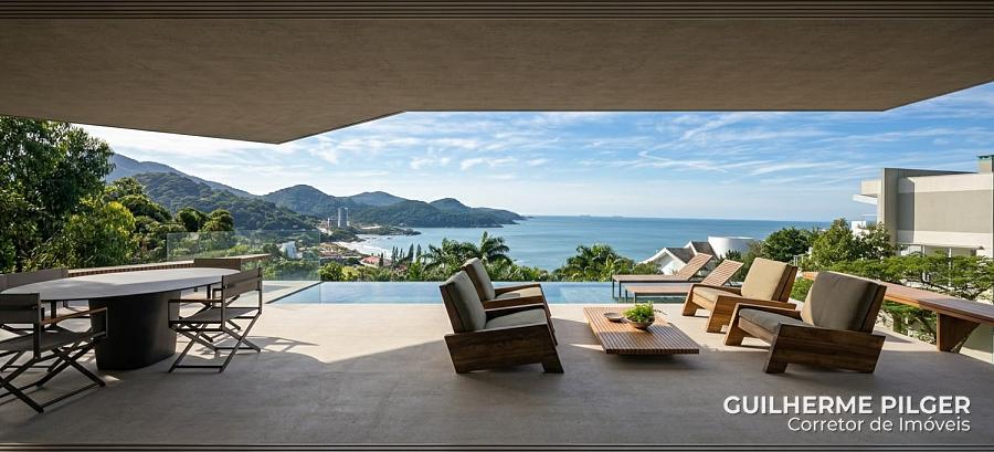 Casa no Cond. Plazza em Itapema