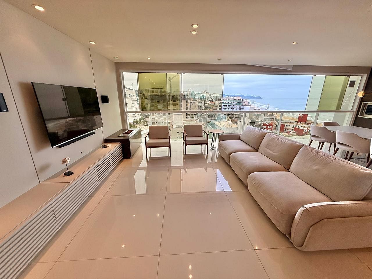 Apartamento no Ed. Mirage Residence na Praia Brava em Itajaí