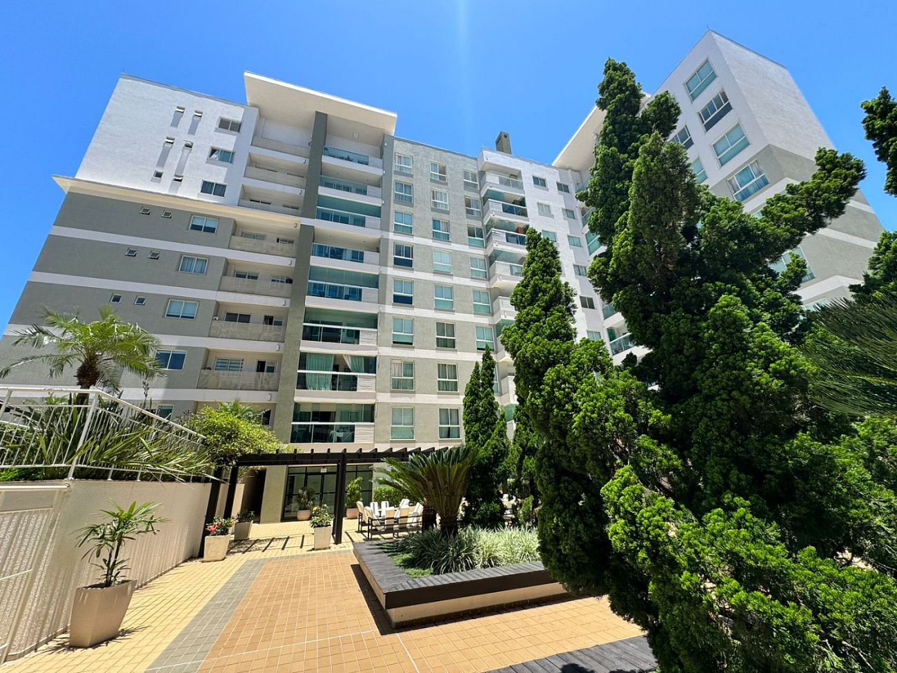 Apartamento no Ed. Aloha Home Resort na Praia Brava em Itajaí