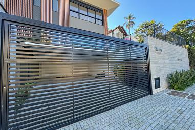 Sobrado Triplex com elevador e  piscina!