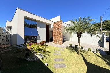 Casa com 3 quartos à venda, 175m², 2 banheiros, 2 garagens - Bom Retiro - Joinville