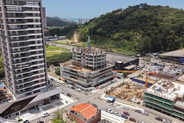 1 Suíte + 1 Dorm - Praia Brava - Altíssimo Padrão - Construtora Referência